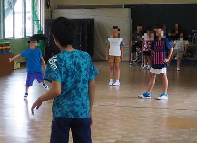 白熱ドッチビー　まんなかに飛んでる円盤見えるのです