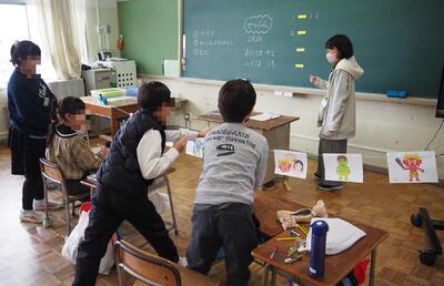 節分　鬼は外ゲームを楽しむ様子