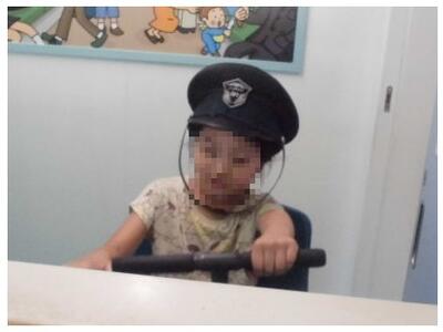お仕事トレイン運転中。帽子が似合っていますね。