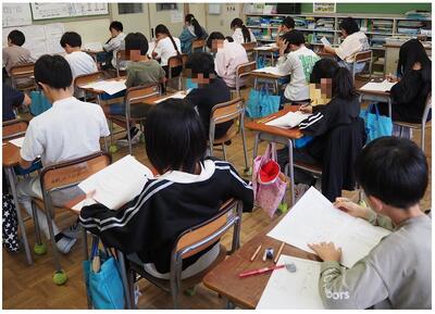 集中力を発揮する５の１の皆さん
