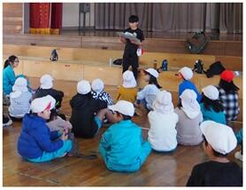 最初は6年生リーダーの出番　企画した遊びを紹介します