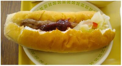 ホットドックです！　中身はハンバーグですが。