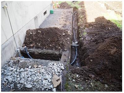 ケーブルが入っています　昨日雨の中作業していました