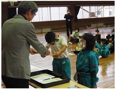 しっかりお辞儀と返事をして伝達