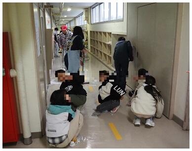 カメラを向けると、すぐにピースサインをくれるかわいい５年生です