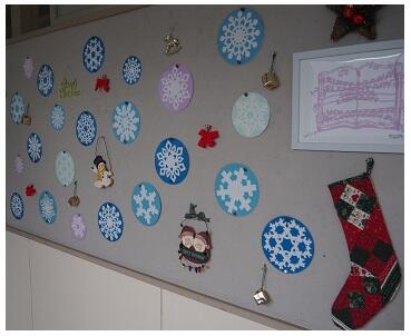 クリスマスの掲示は、子どもたちにとってわくわく度満点です。