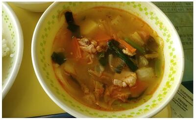 キムチ鍋にはニラですよね。なんかこう食欲そそります。