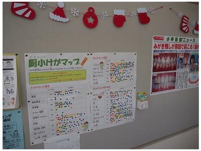 さりげなく掲示がクリスマスに変わっているのもいいです