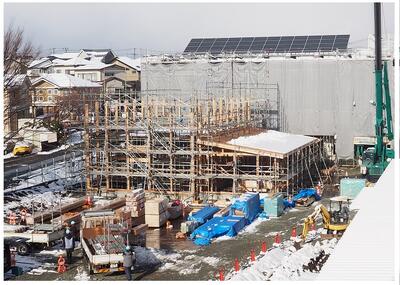 雪の中での作業、ご苦労様です。新しい風景ですね。