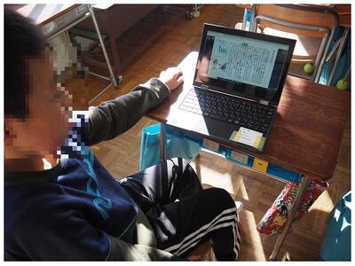 資料を活用した作文を見せてくれました。いい作文です。