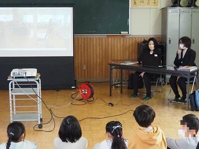 図書館の様子を分かりやすく説明してもらいました