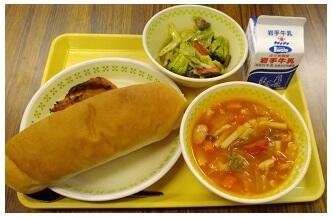 タンドリーチキンがパンに隠れてしまいました