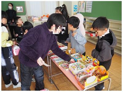 買う人と売る人に分かれての生活単元学習