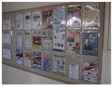 冬休み前には、冬のイベントのチラシがびっしり