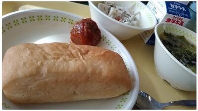 対応食のパンはコッペパンですね