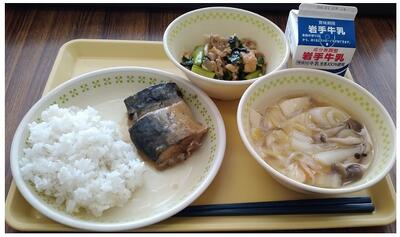 味噌の色、小松菜の色、せんべいの色と見た目も楽しめます