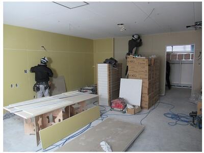 職員室になるお部屋　配線の本数がびっくりです