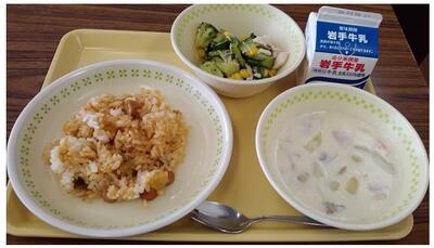 クラムチャウダーは体が芯から温まります