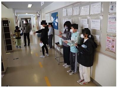 寒い玄関でもしっかり挨拶運動