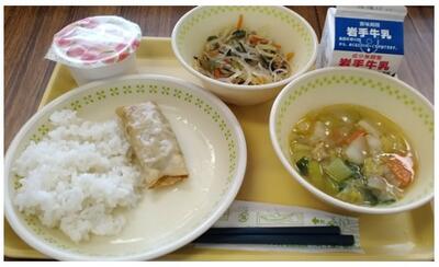 中華スープが優しいお味でこれも何杯もいけます