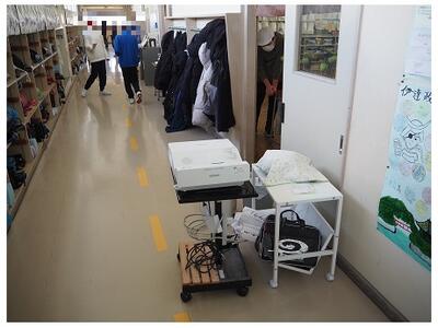 いろいろなものをどかして隅々まで