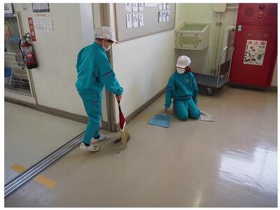 廊下も角までしっかりと