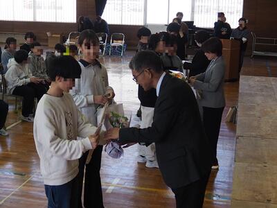 担任の先生へ感謝の言葉を添えて