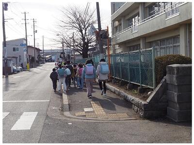 本来北側から帰る子どもたちもこちらから