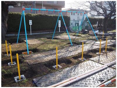 新しい支柱がピカピカです