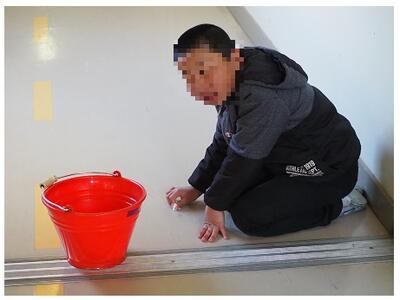 こびりついた汚れを一つ一つ丁寧に