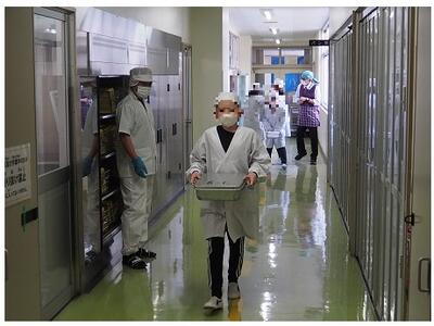 給食室に元気な挨拶