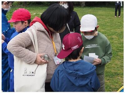 他の学校の皆さんと名刺交換