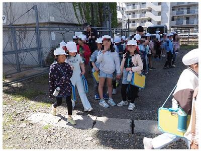 ガード下で休憩後、出発