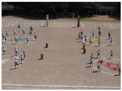 １・２年生が元気に練習