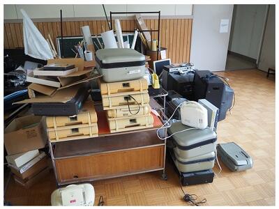 白鳥ホールに集められた廃棄物
