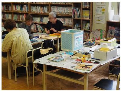 修繕作業や読書の木のリンゴチェック