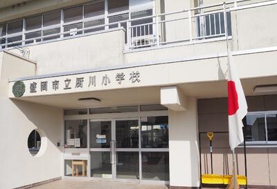 登校してきた子どもたち「？」という様子でした