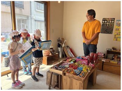 図書ボラにも参加してくださっているヨモヤ商店さんへお邪魔しました