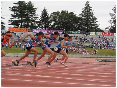 ６年女子１００ｍ　一組に二人出場