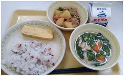 ほうれん草の緑が目に眩しいです