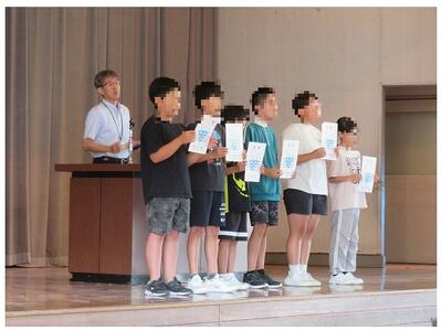 入賞の皆さん　とても晴れ晴れしい笑顔です