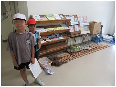 この箒を見ると期末清掃