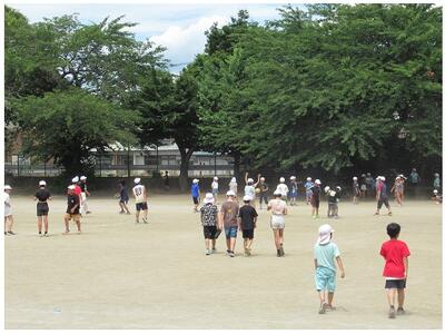 元気に外遊び　でも、暑いです