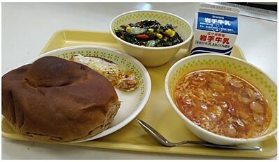 トマトスープのほどよい酸味が心地よい