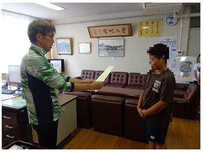 大会準優勝　代表に賞状