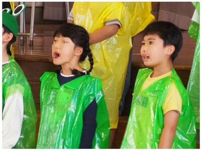 一生懸命歌に集中する２年生