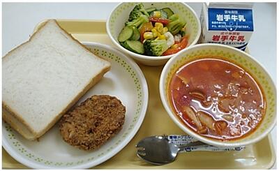 今日はパン食です