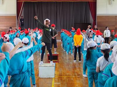 白組　手がしっかり上がって元気に見えます