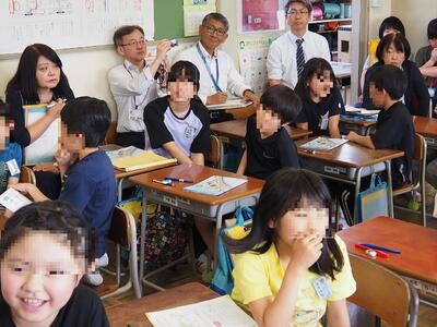 先生たちも写真を撮ったりメモしたりの学習です