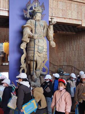 見学スタート　わくわく！